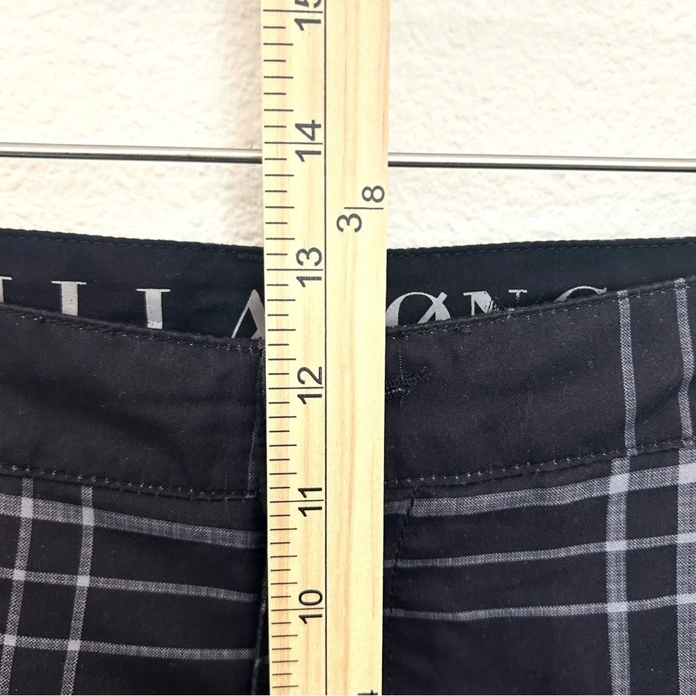 Billabong Black Plaid Board Shorts Lightweight Quick Dry Sporty Size 32 Waist
